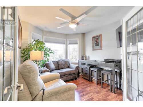 3870 Brown Road Unit# 304, West Kelowna, BC - Indoor Photo Showing Living Room