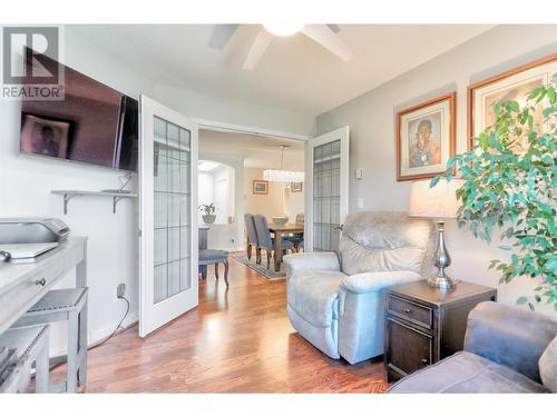 3870 Brown Road Unit# 304, West Kelowna, BC - Indoor Photo Showing Living Room