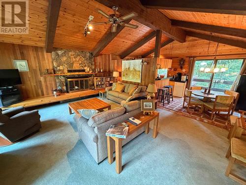 153 Rivers End Road, Princeton, BC - Indoor Photo Showing Living Room