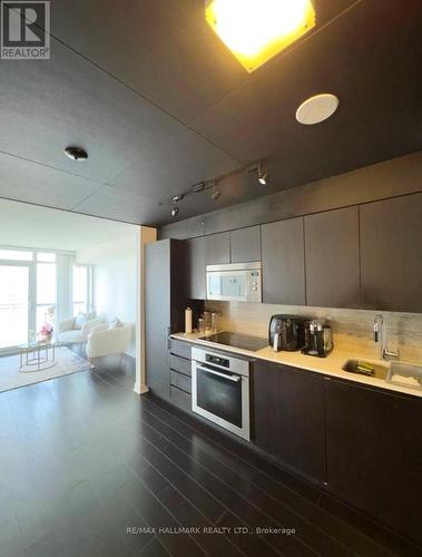 2211 - 15 Iceboat Terrace, Toronto, ON - Indoor Photo Showing Kitchen