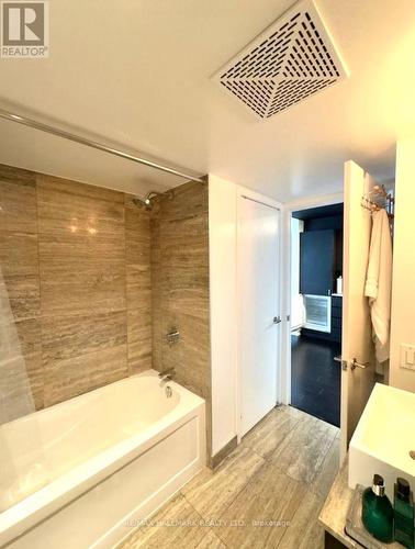 2211 - 15 Iceboat Terrace, Toronto, ON - Indoor Photo Showing Bathroom