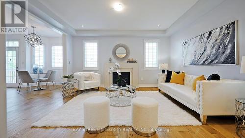 170 Baber Crescent, Aurora, ON - Indoor Photo Showing Living Room With Fireplace