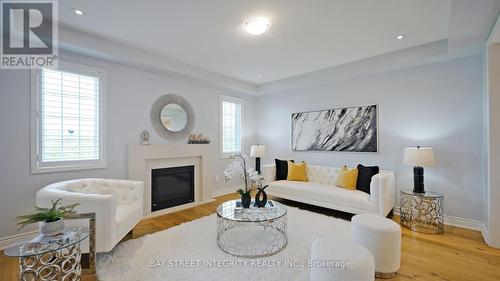 170 Baber Crescent, Aurora, ON - Indoor Photo Showing Living Room With Fireplace