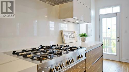 170 Baber Crescent, Aurora, ON - Indoor Photo Showing Kitchen