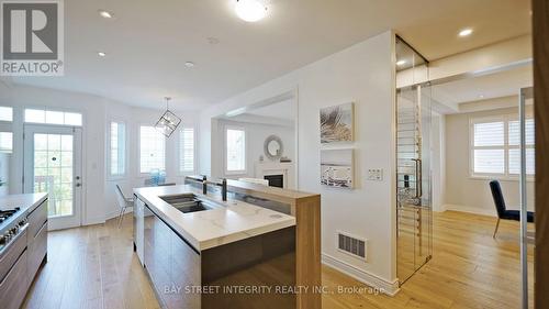 170 Baber Crescent, Aurora, ON - Indoor Photo Showing Kitchen With Double Sink