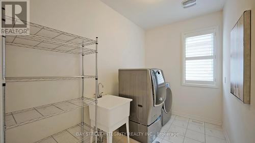 170 Baber Crescent, Aurora, ON - Indoor Photo Showing Laundry Room