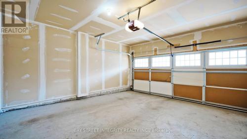 170 Baber Crescent, Aurora, ON - Indoor Photo Showing Garage