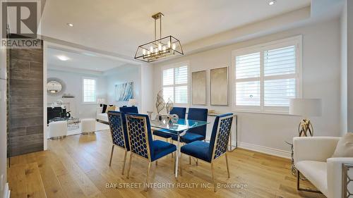 170 Baber Crescent, Aurora, ON - Indoor Photo Showing Dining Room