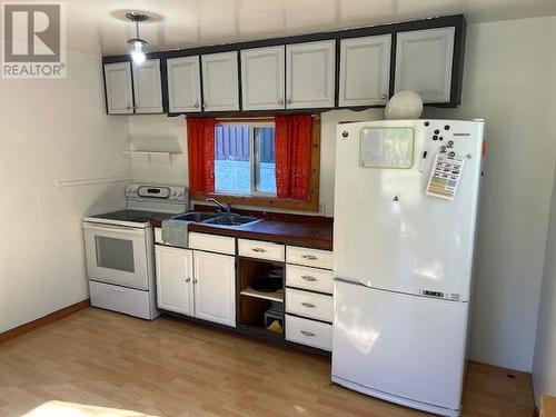 166 Crescent  Street, Castlegar, BC - Indoor Photo Showing Kitchen With Double Sink