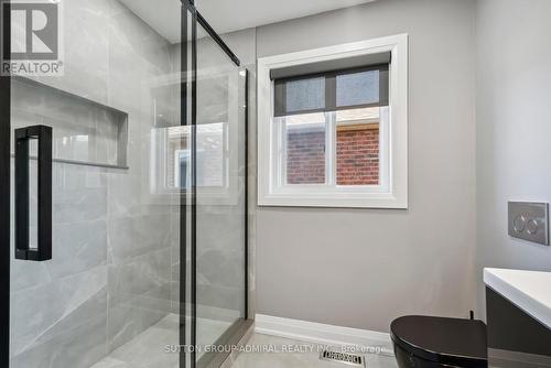 49 Catherine Drive, Barrie, ON - Indoor Photo Showing Bathroom