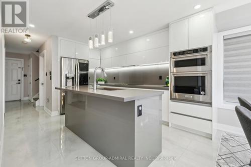 49 Catherine Drive, Barrie, ON - Indoor Photo Showing Kitchen With Upgraded Kitchen