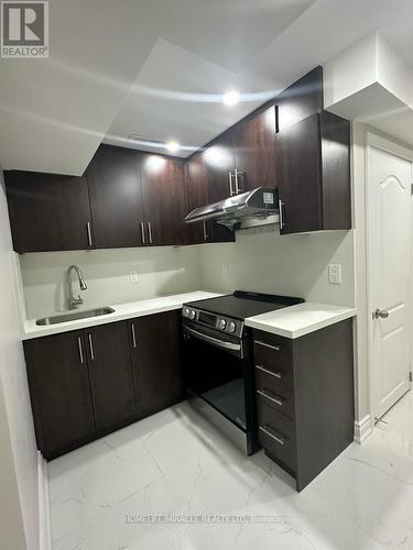 30 Averill Road, Brampton, ON - Indoor Photo Showing Kitchen