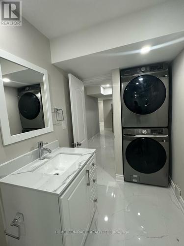 30 Averill Road, Brampton, ON - Indoor Photo Showing Laundry Room