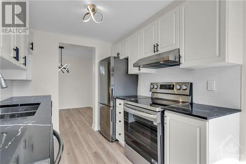 2276 Brockstone Crescent, Ottawa, ON - Indoor Photo Showing Kitchen