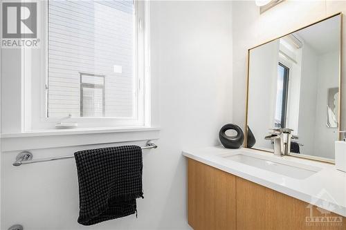 860 Solarium Avenue, Ottawa, ON - Indoor Photo Showing Bathroom