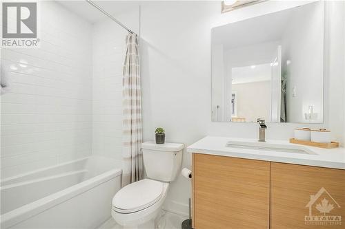 860 Solarium Avenue, Ottawa, ON - Indoor Photo Showing Bathroom