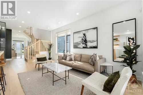 860 Solarium Avenue, Ottawa, ON - Indoor Photo Showing Living Room