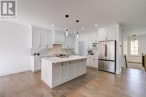 11 Maplewood Court, Galway-Cavendish And Harvey, ON - Indoor Photo Showing Kitchen With Stainless Steel Kitchen With Upgraded Kitchen