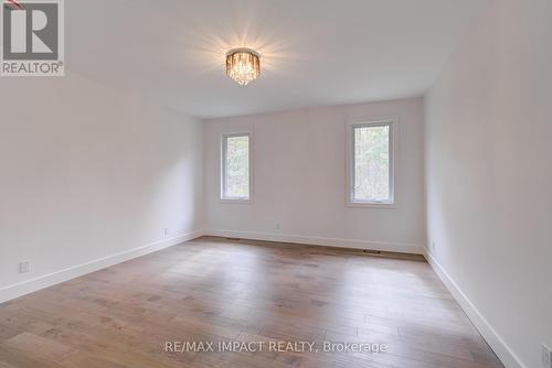 11 Maplewood Court, Galway-Cavendish And Harvey, ON - Indoor Photo Showing Other Room