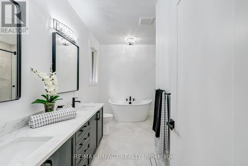 11 Maplewood Court, Galway-Cavendish And Harvey, ON - Indoor Photo Showing Bathroom