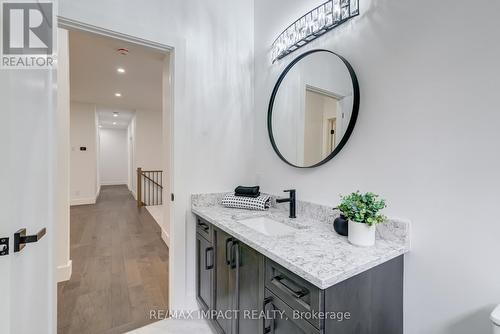 11 Maplewood Court, Galway-Cavendish And Harvey, ON - Indoor Photo Showing Bathroom