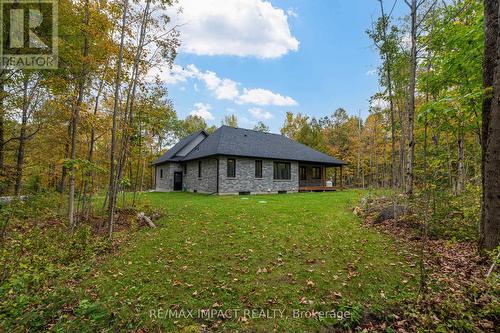 11 Maplewood Court, Galway-Cavendish And Harvey, ON - Outdoor