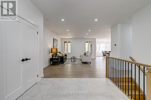 11 Maplewood Court, Galway-Cavendish And Harvey, ON - Indoor Photo Showing Other Room