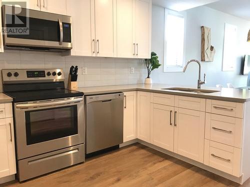 667 Victoria Drive Unit# 102, Penticton, BC - Indoor Photo Showing Kitchen With Stainless Steel Kitchen With Upgraded Kitchen