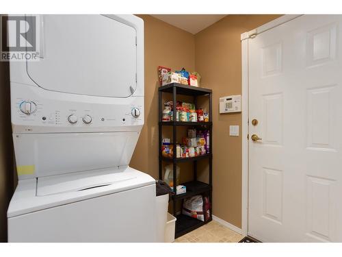 897 Westview Way, West Kelowna, BC - Indoor Photo Showing Laundry Room