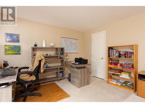 897 Westview Way, West Kelowna, BC - Indoor Photo Showing Office