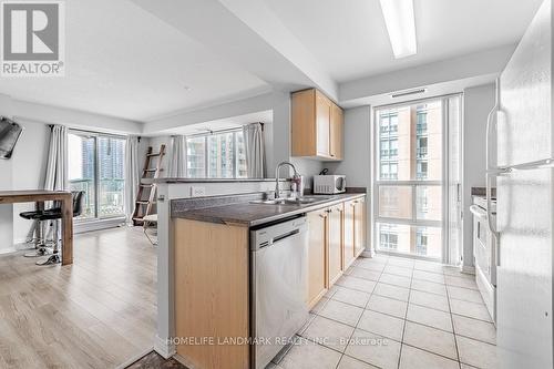 1009 - 28 Olive Avenue, Toronto, ON - Indoor Photo Showing Kitchen