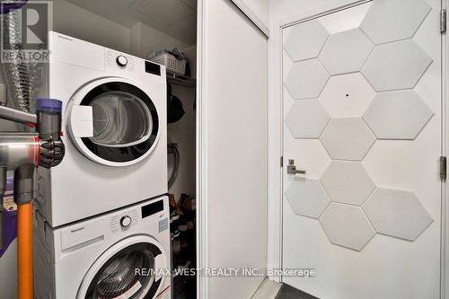 2903 - 50 Ordnance Street, Toronto, ON - Indoor Photo Showing Laundry Room