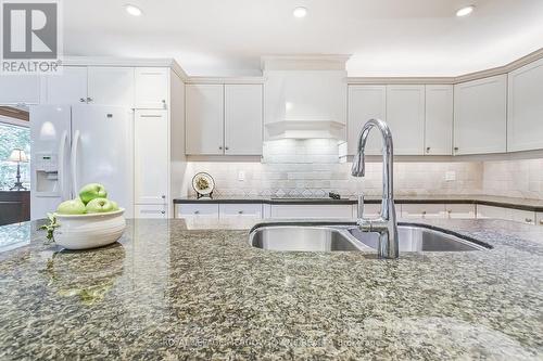 1520 Camelford Road, Mississauga, ON - Indoor Photo Showing Kitchen With Double Sink With Upgraded Kitchen