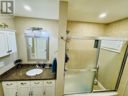 42 Coulton Court, Whitby, ON - Indoor Photo Showing Bathroom