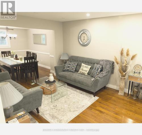 42 Coulton Court, Whitby, ON - Indoor Photo Showing Living Room