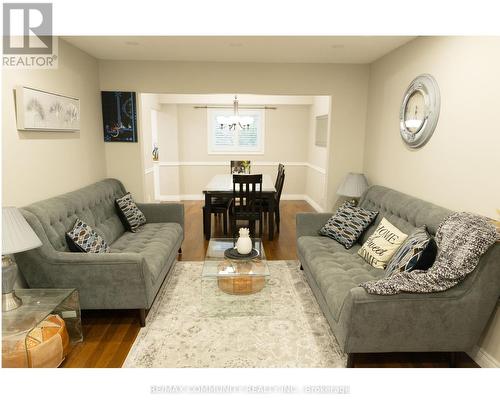 42 Coulton Court, Whitby, ON - Indoor Photo Showing Living Room