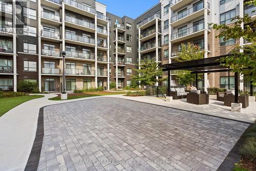 220 - 5055 Greenlane Road, Lincoln, ON - Outdoor With Balcony With Facade