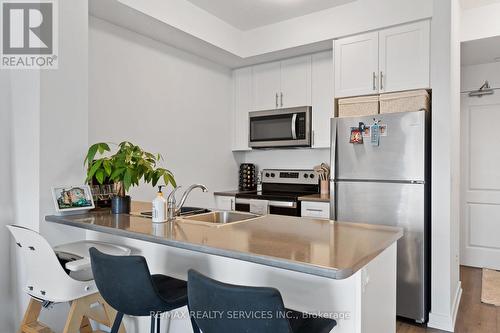 220 - 5055 Greenlane Road, Lincoln, ON - Indoor Photo Showing Kitchen With Stainless Steel Kitchen