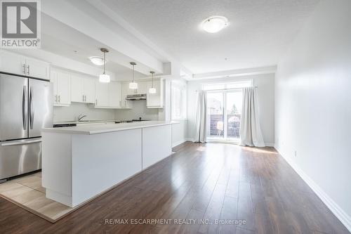 214 - 170 Rockhaven Lane, Hamilton, ON - Indoor Photo Showing Kitchen