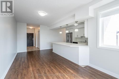 214 - 170 Rockhaven Lane, Hamilton, ON - Indoor Photo Showing Kitchen