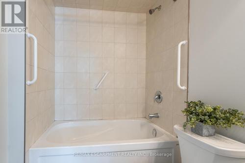 214 - 170 Rockhaven Lane, Hamilton, ON - Indoor Photo Showing Bathroom