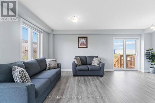 126 Laguna Village Crescent, Hamilton, ON - Indoor Photo Showing Living Room