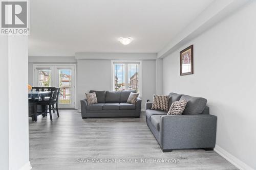 126 Laguna Village Crescent, Hamilton, ON - Indoor Photo Showing Living Room