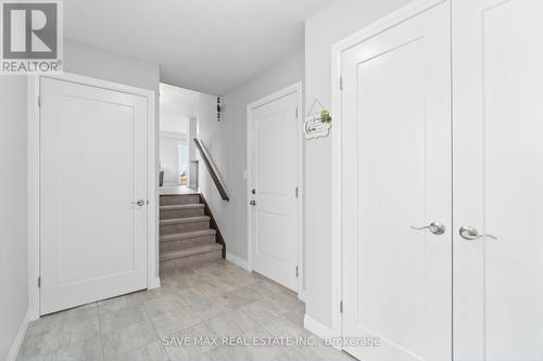 126 Laguna Village Crescent, Hamilton, ON - Indoor Photo Showing Other Room