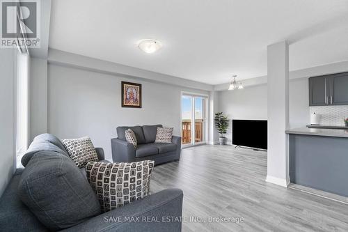 126 Laguna Village Crescent, Hamilton, ON - Indoor Photo Showing Living Room