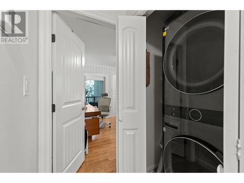 10596 Columbia Way, Vernon, BC - Indoor Photo Showing Laundry Room