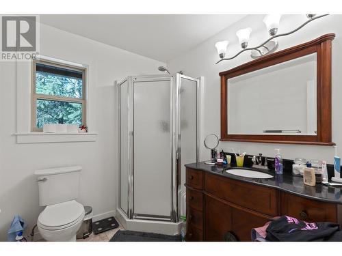 10596 Columbia Way, Vernon, BC - Indoor Photo Showing Bathroom