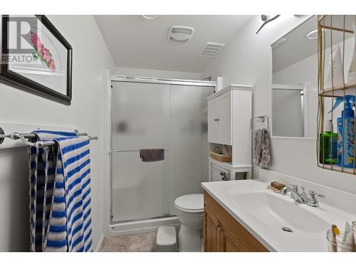 10596 Columbia Way, Vernon, BC - Indoor Photo Showing Bathroom