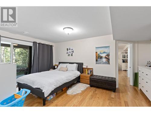 10596 Columbia Way, Vernon, BC - Indoor Photo Showing Bedroom