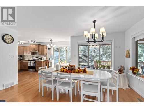 10596 Columbia Way, Vernon, BC - Indoor Photo Showing Dining Room